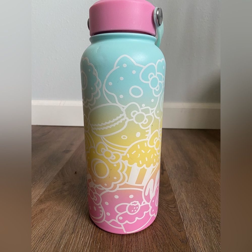 Sanrio Hello Kitty Cafe Exclusive 32oz Water Bottle